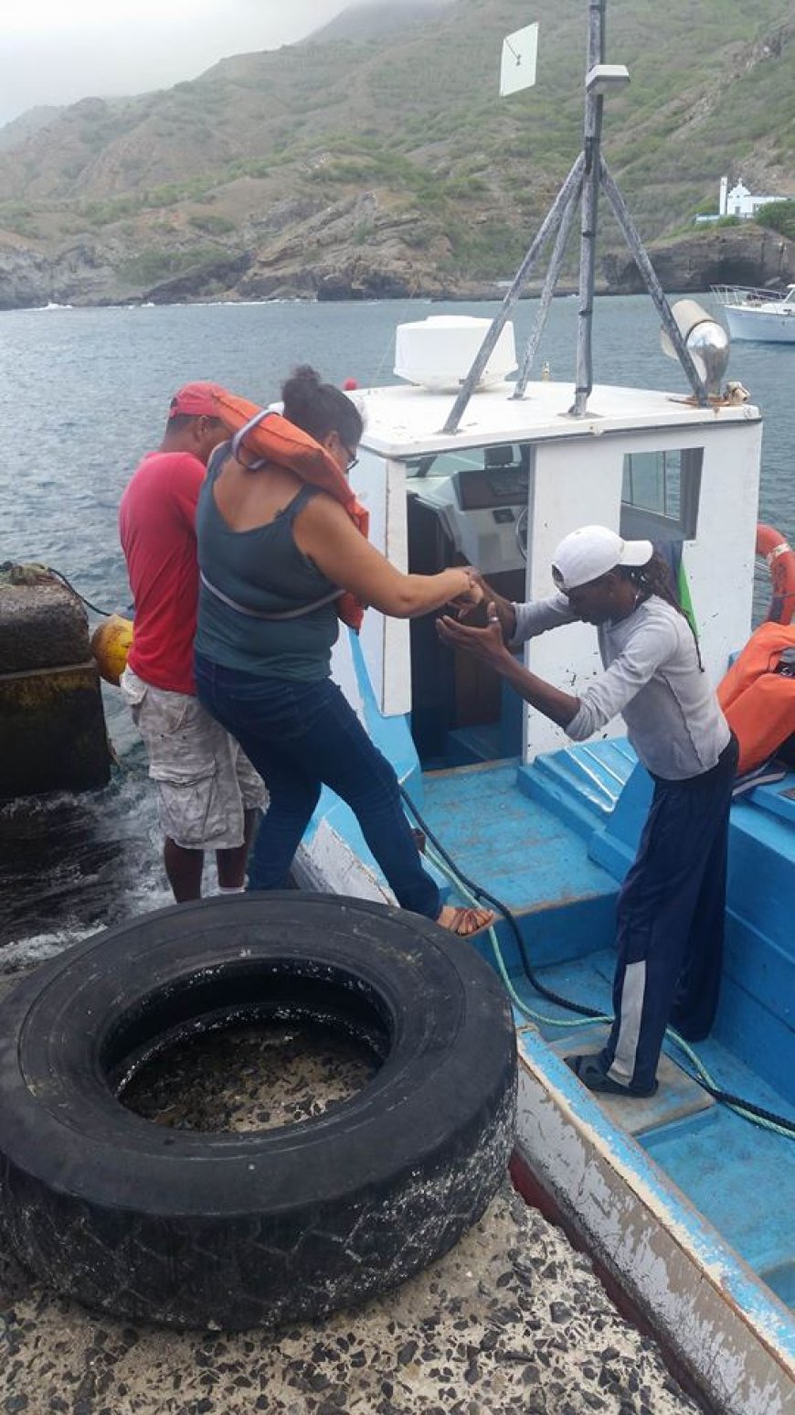 Crise no sector dos transportes, Brava tenta minimizar o isolamento com barco de pesca