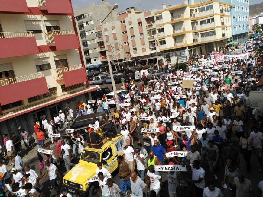 Manifestação de Mindelo dá mais uma basta à centralização política: Sokols destaca sucesso absoluto com adesão de mais de 8 mil pessoas apesar do boicote por parte do Governo e da Câmara Municipal