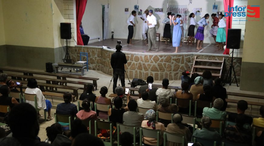 Brava: Membros das duas paróquias dão vida a peça teatral “Fidjus di parida