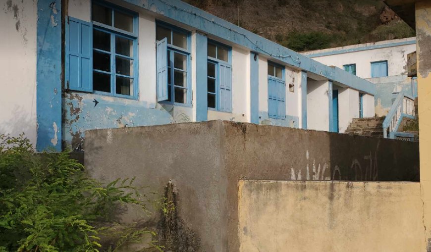 Fajã d&#39;Água School, infrastructure in degradation and abandonment after closure