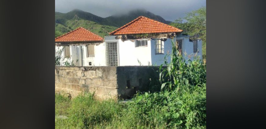 Obra inacabada no Jardim Infantil de Cachaço desespera pais e encarregados de educação