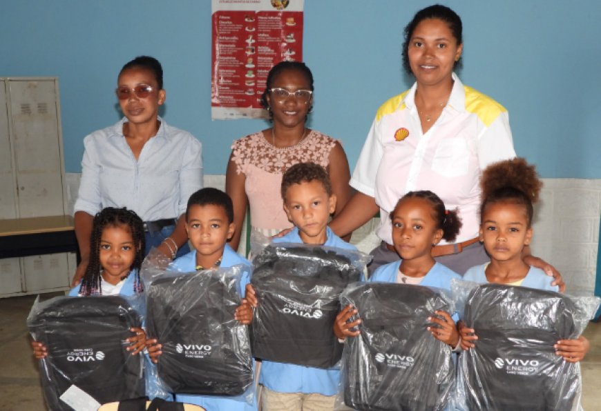 Vivo Energy - Cabo Verde, doa materiais escolares à Escola Básica de Nossa Senhora do Monte