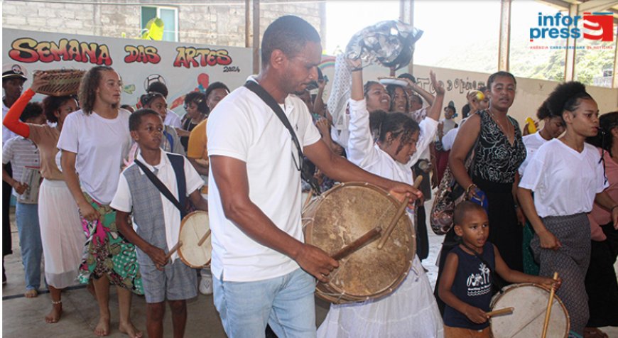 Brava: Jovem cria escola de música para não deixar morrer tradição de tocar tambor