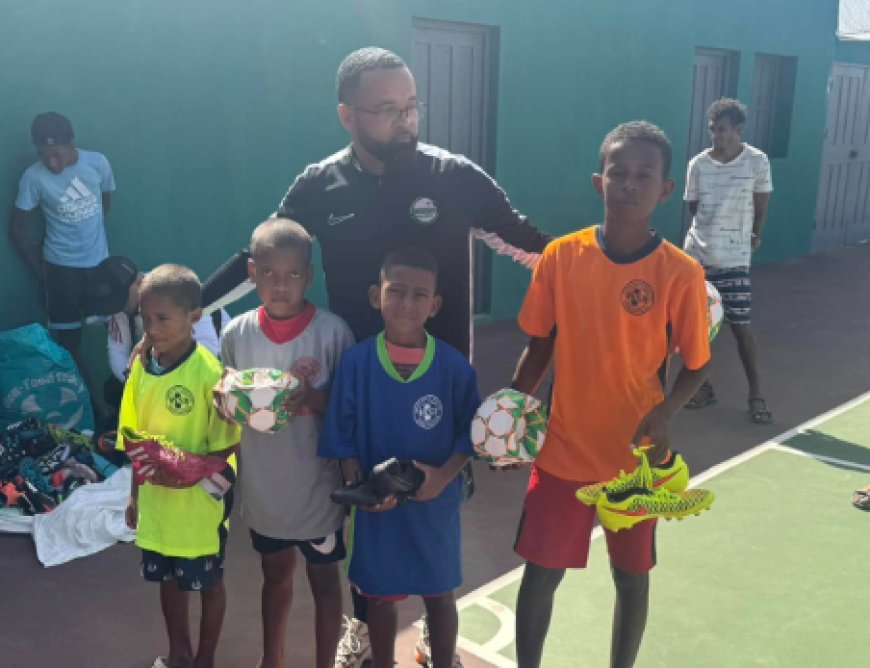 Ernesto Lopes distribui materiais desportivos às crianças da Ilha Brava