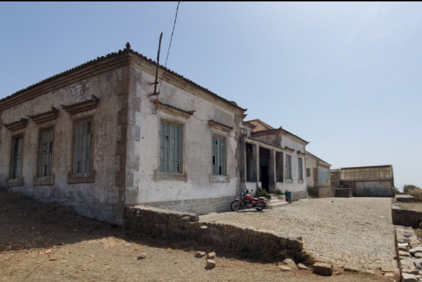 Desabafo do professor José Henrique Ramos revela desigualdade na educação em Cabo Verde, gritando de que "Scolona" está morrendo