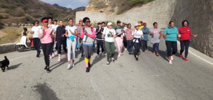 Mulheres realizam marcha no município para marcar a data