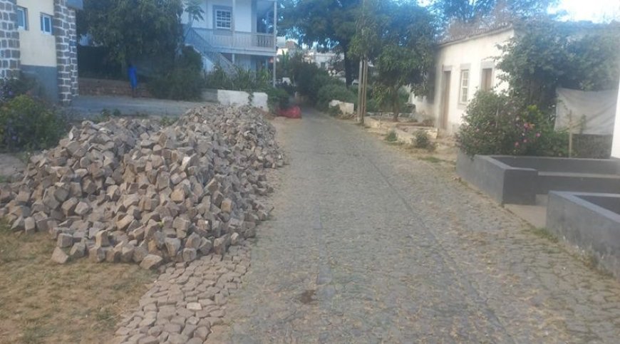 Works on Rua Direita in Nova Sintra generate dissatisfaction among residents