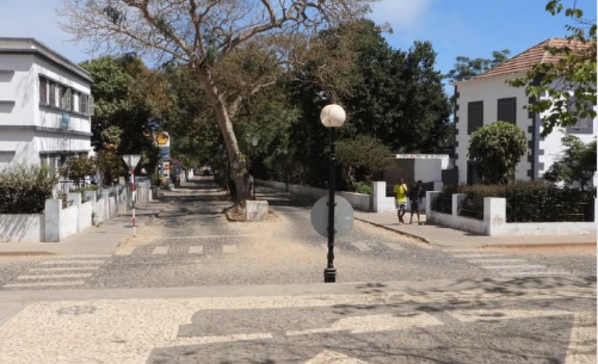 Municipality says work on Rua Direita should have been completed by now